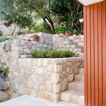 Villa Diana: Cozy 2-Bedroom Home In Dubrovnik *